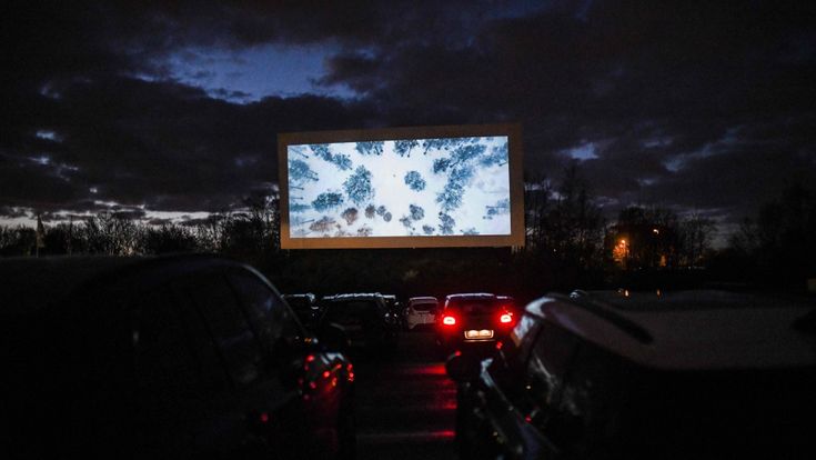 La vita dopo l'emergenza virus non sarà quella di prima: come cambieranno negozi, scuole, viaggi, ristoranti