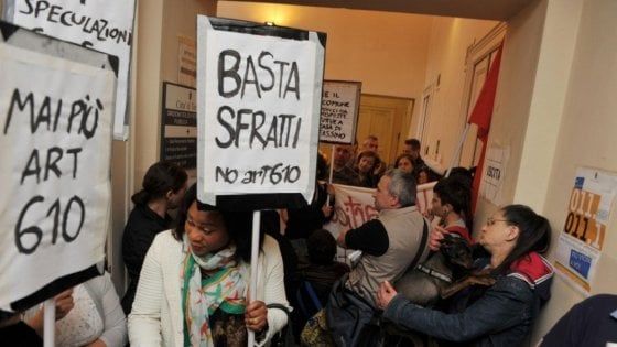 Torino, sfratti cresciuti del 700 per cento in un anno: l'allarme della Caritas