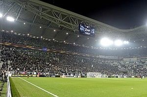 Curve ridotte, no dell'Uefa<br />Euro 2020: Roma candidata