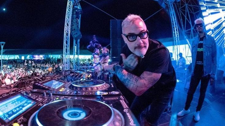 Gianluca Vacchi, il dj set a Latina è un flop: “È andato via all’improvviso, siamo sconvolti”
