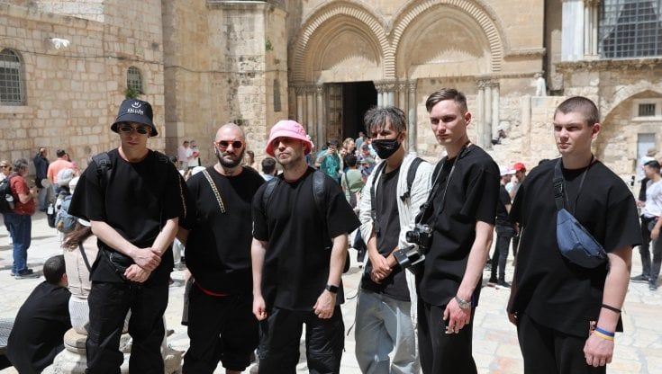"Cantiamo a Torino, poi torniamo a dare il nostro contributo in Ucraina".  La Kalush Orchestra si presenta all'Eurovision