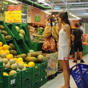 Il ritorno della cucina "povera": sei su dieci tagliano la spesa
