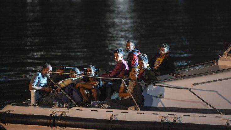 Sondaggi, italiani più accoglienti. Ora l’immigrazione fa meno paura del Covid