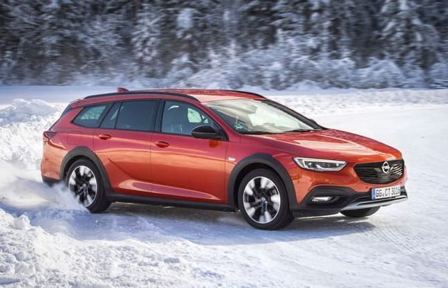 Insignia Country Tourer, dalla strada al ghiaccio