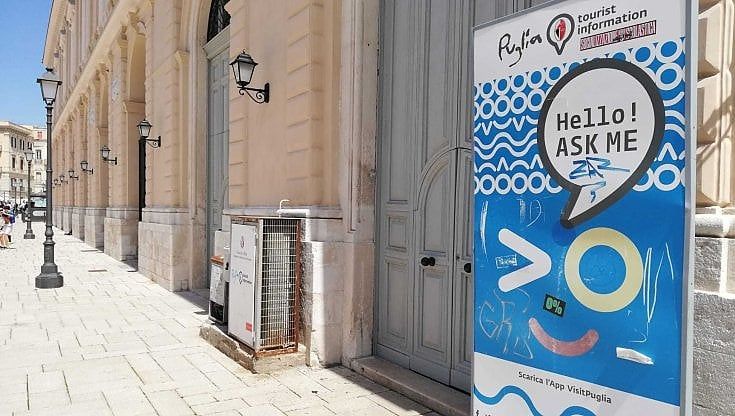 I turisti invadono Bari per le vacanze pasquali ma gli infopoint sono ancora chiusi