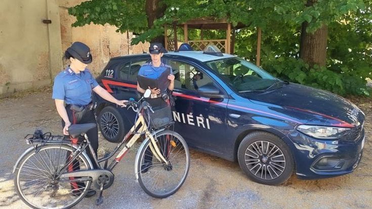 Ancora senza nome il ciclista morto per un malore in strada 4 giorni fa. “Aiutateci a identificarlo”