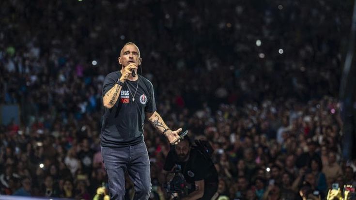 Eros Ramazzotti, ritorno nel segno di “pace e amore”