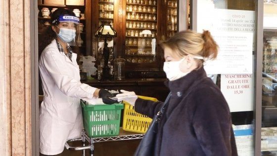 Coronavirus, la Regione: "Obbligo di mascherine quando tutti l'avranno"