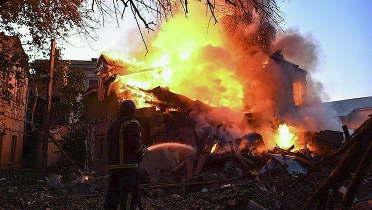 Decimati i depositi di munizioni russe. “Con le super armi la guerra finisce”