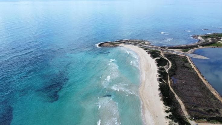 Il mare divora la Puglia, un litorale su due in erosione: a Ugento persi 15 metri