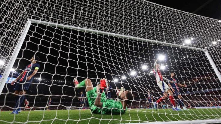 Champions: l'Arsenal piega il Psg, serataccia Donnarumma. Vittorie facili di City, Barcellona e Dortmund