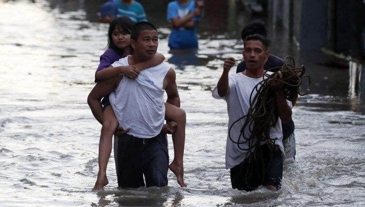 Goni si abbatte sulle Filippine, è il tifone più potente dell'anno: 4 morti e migliaia di evacuati