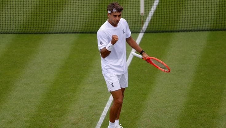 Cobolli al secondo turno a Wimbledon, battuto Navone in quattro set