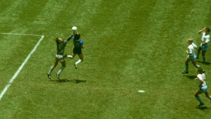 Maradona, quarant’anni dalla Mano de Dios. L’ultimo giorno di libertà del calcio