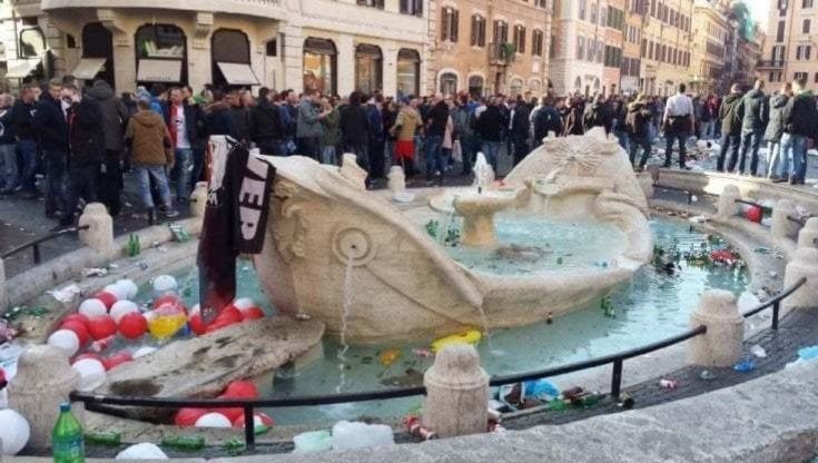 Roma-Feyenoord, alto rischio di scontri tra ultrà: "Distruggeremo la città". Gualtieri chiede il divieto di trasferta