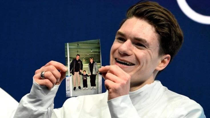 Naumov e la foto dei genitori morti in una tragedia aerea: “Mamma, papà, guardate che abbiamo fatto”