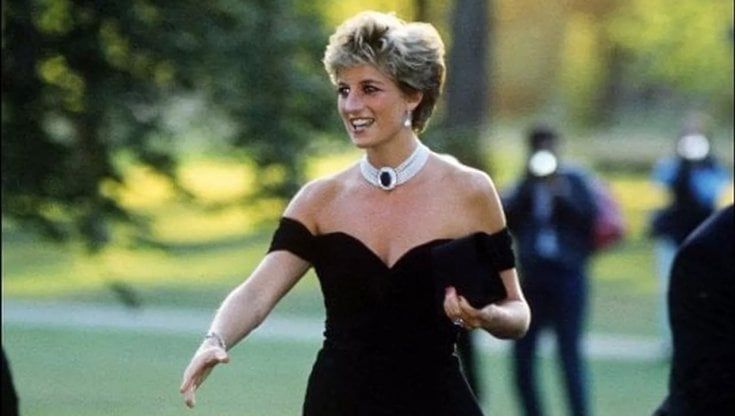 The Crown 5 fa rivivere il ‘revenge dress’ di Lady Diana
