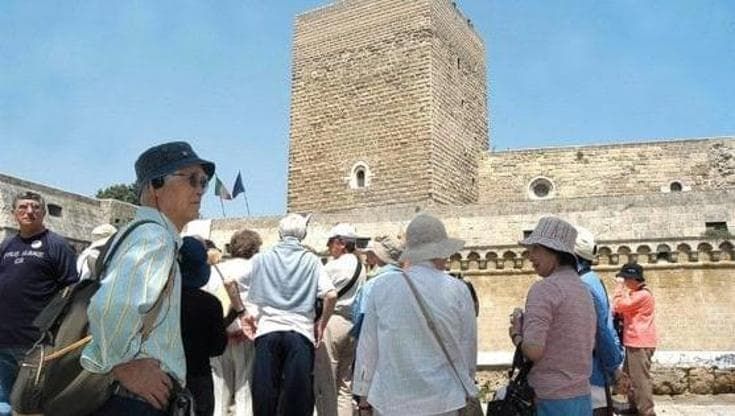 “Oggi chiuso” e i turisti vanno via: in Puglia, castelli e musei a mezzo servizio. “Manca personale”