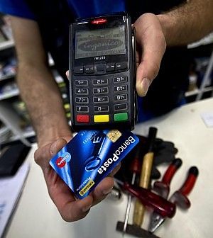 Confcommercio: a maggio consumi fermi, misure fiscali non bastano