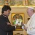 Evo Morales incontra papa Francesco: gli regala libri sulla coca
