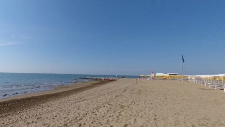 Lignano Sabbiadoro, "Ho affrontato gli stupratori di mia figlia, piagnucolavano chiusi in bagno"