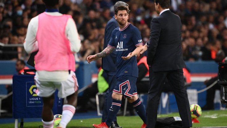 Francia, Messi sostituito e scontento: ma Icardi entra e trascina il Psg contro il Lione