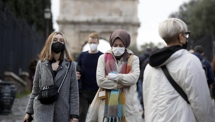 Super Pass per chi lavora, Lega e 5S alzano le barricate. Ma il premier tira dritto: “Difendiamo il Pil che cresce”