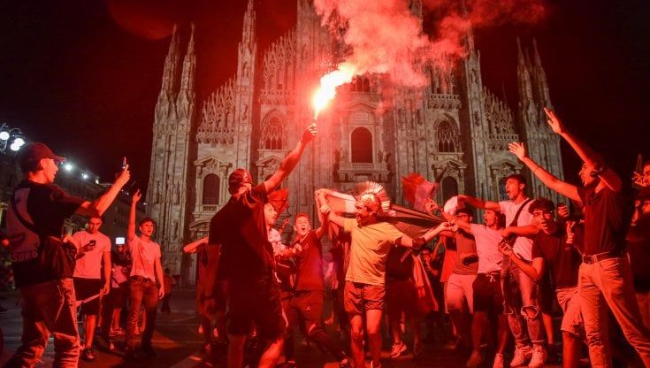 Milano, sale la febbre azzurra ma senza maxischermi per la finale in piazza