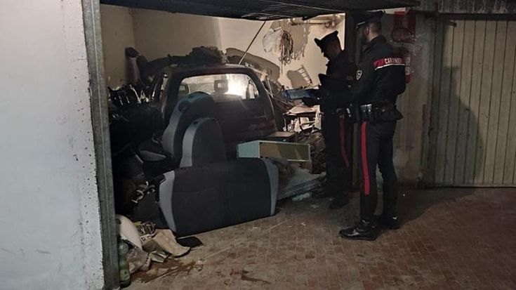 Fuga sulla 500 Abarth nelle strade di Ostia: arrestato “Piotta”, ladro di auto esperto in smontaggi