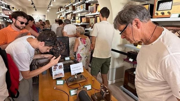 Nasce il museo della radio dalla donazione di un collezionista: esposti 270 apparecchi d’epoca