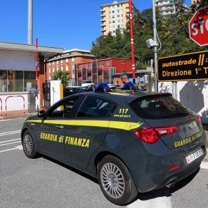 Bergamo, sequestrano e picchiano imprenditore per riavere i soldi prestati: arrestati in tre, legami con la 'ndrangheta