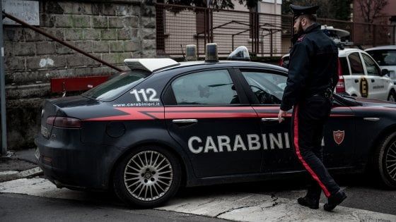 Firenze, aggredisce, palpeggia e rapina giovane americana: arrestato