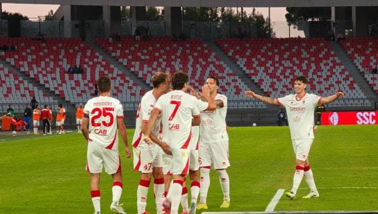 Vince ma senza gioco, il Bari batte in casa il Cosenza 1-0 . Decisivo il gol di Maggiore