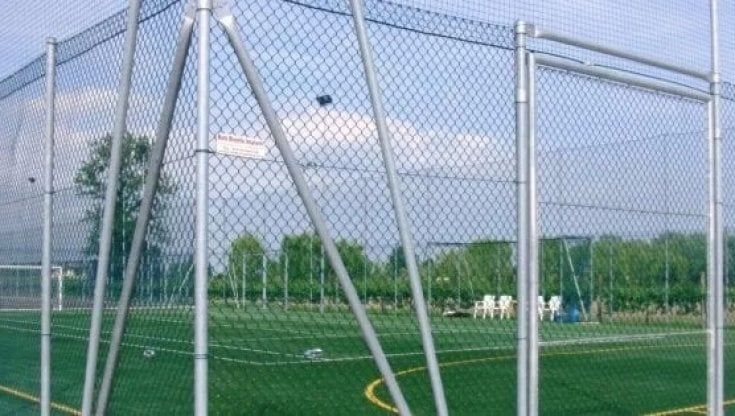 Roma, "fai perdere troppo tempo": gli avversari lo pestano a sangue dopo la partita di calcetto
