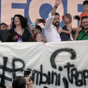 Greta, la bambina portata sul palco di Pontida da Salvini, non è di Bibbiano