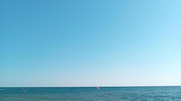 Cade in mare dallo yacht e resta in acqua per due ore: naufrago salvato al largo di Santa Marinella