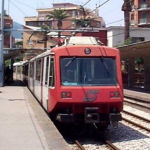 Ragazzo di 14 anni investito dalla Circumvesuviana