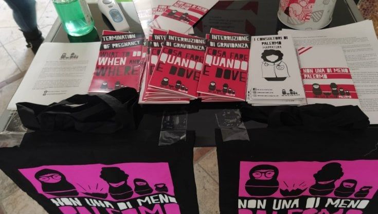 Palermo, "Non una di meno" dona assorbenti e prodotti di prima necessità alle donne in difficoltà