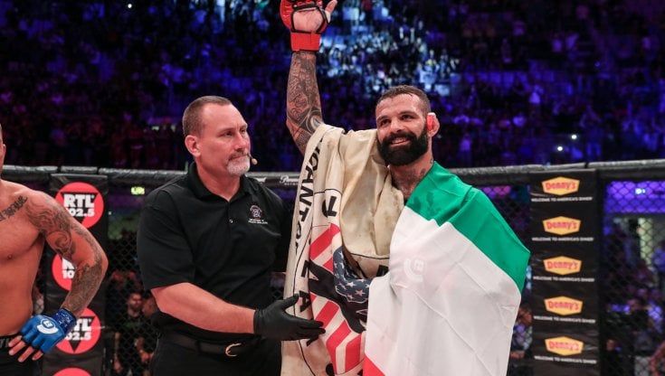 La nuova sfida di Sakara, combatterà nella boxe a mani nude