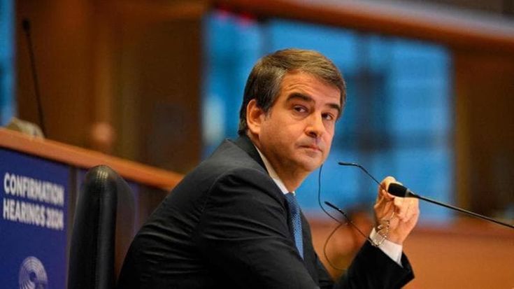 Maglie in festa per Fitto vicepresidente, tiepido Emiliano: “Era un diritto dell’Italia”