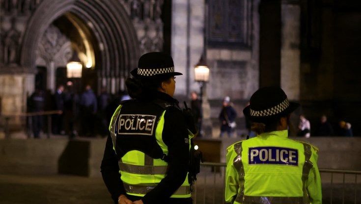 Regno Unito, proteste per gli arresti di anti-monarchici: "Un danno alla democrazia"