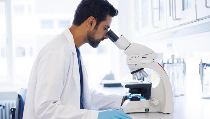 Medicina di laboratorio: si punta su innovazione tecnologica e sostenibilità