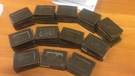 Foggia, 9 arresti per spaccio: la droga era 'griffata' con noti marchi commerciali