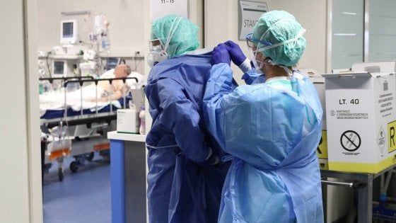 Coronavirus, ospedali siciliani senza mascherine: requisite dalla Protezione Civile