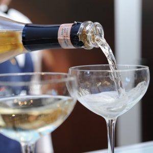 Brindisi per il vino: il settore cresce per l'ottavo anno di fila