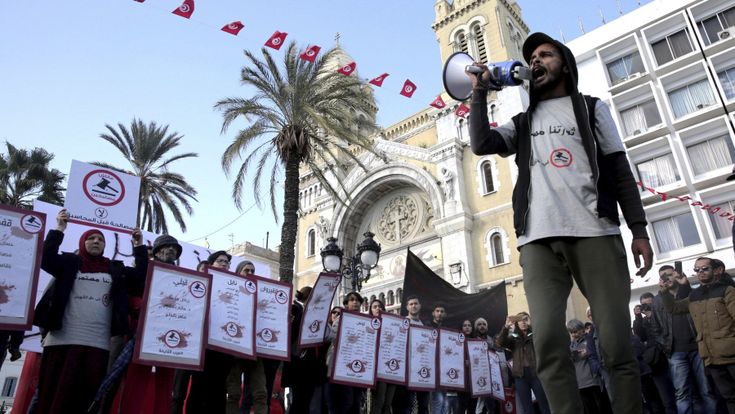 I giovani rivoluzionari di Tunisi in piazza: “Non vogliamo far cadere il governo, il nemico è l'austerity”