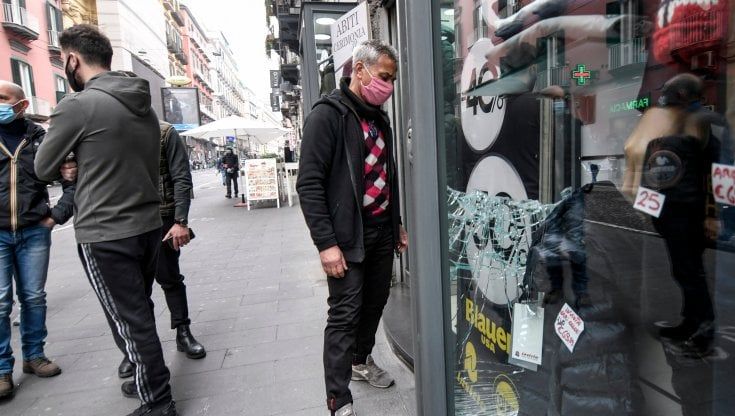 Covid, rapine ai negozi in via Toledo durante il coprifuoco: l'sos dei commercianti di Napoli