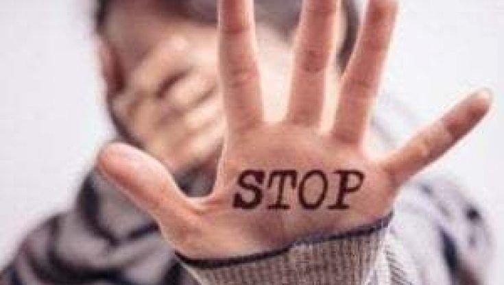 Ignora il divieto di avvicinamento e si insedia a casa della ex per settimane: arrestato