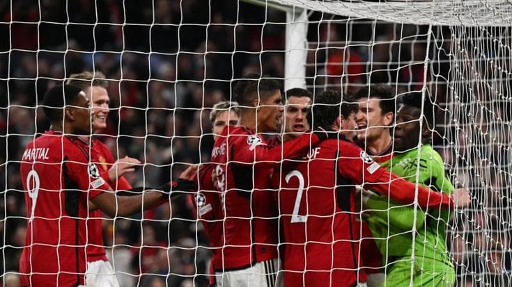 Onana para un rigore al 97’: lo United fa festa