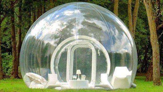 A Biccari la bubble room per dormire nel bosco o in riva al lago: "Stanze trasparenti e servizio catering"